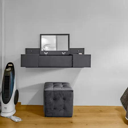 Bright & Cozy 2br Located In The Heart Of Living Apartment